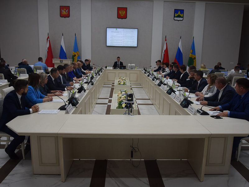 Первое заседание Совета народных депутатов Новоусманского района VII созыва было посвящено выборам председателя, его заместителей и формированию депутатских комиссий.