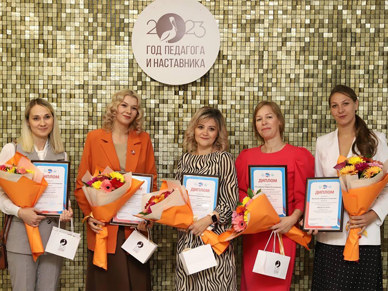 Новоусманских педагогов дошкольного и школьного образования наградили на торжественной церемонии, посвященной Дню учителя и Дню воспитателя.