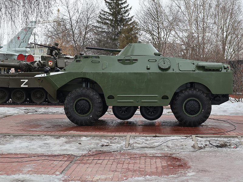 На Аллее Героев состоялось торжественное открытие демилитаризированной бронированной разведывательно-дозорной машины.