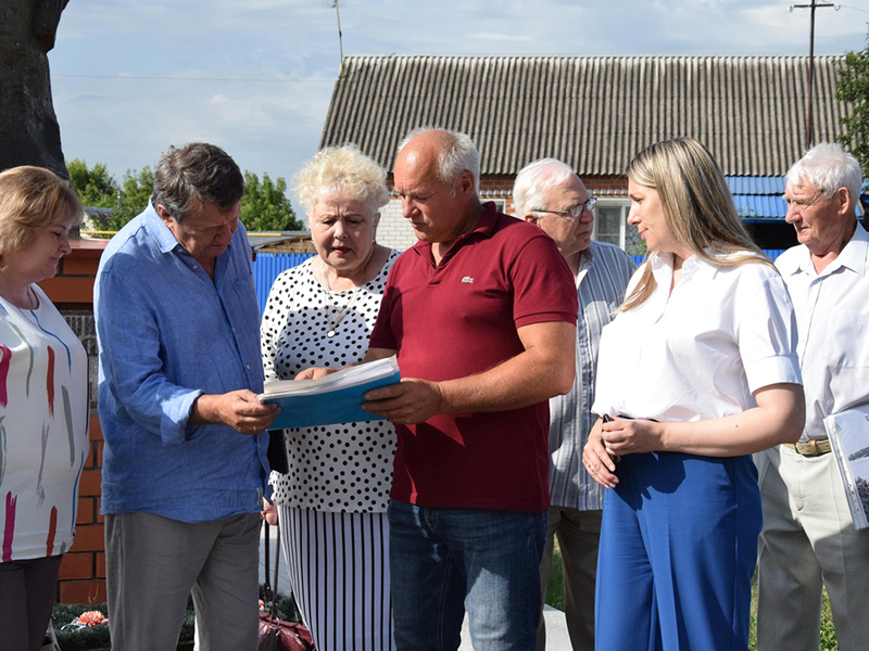 5 июля Новоусманский район с рабочим визитом посетил советник губернатора Воронежской области Василий Тарасенко.