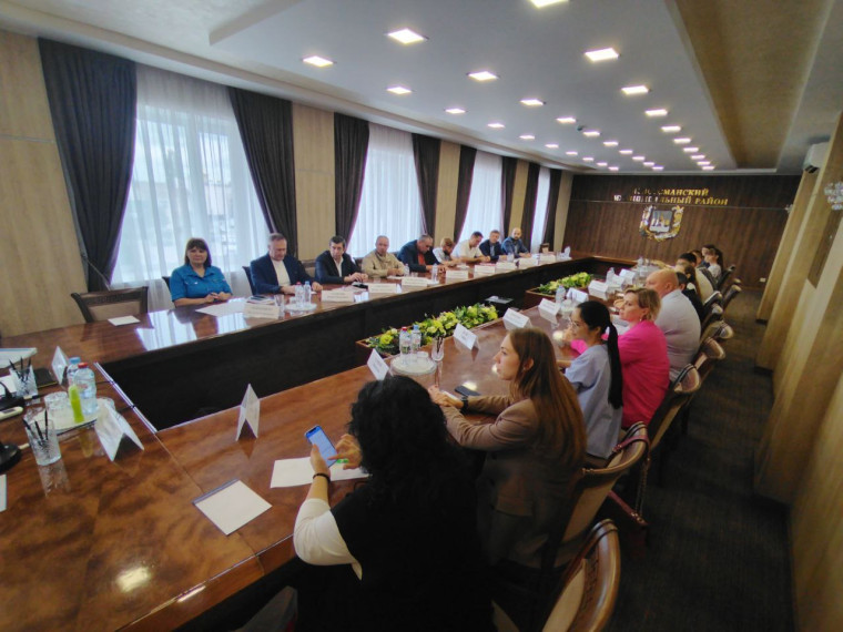 В администрации Новоусманского района прошла встреча предпринимателей с представителями Делового центра общества российско-вьетнамской дружбы и бизнес-сообщества Вьетнама.